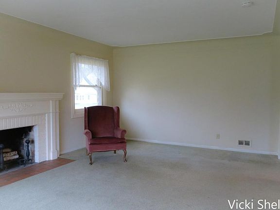 5th image of 301 Russwood St NE