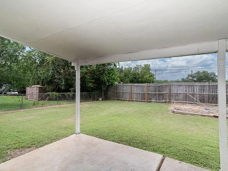 1515 Glenmeadows Dr — Photo 21