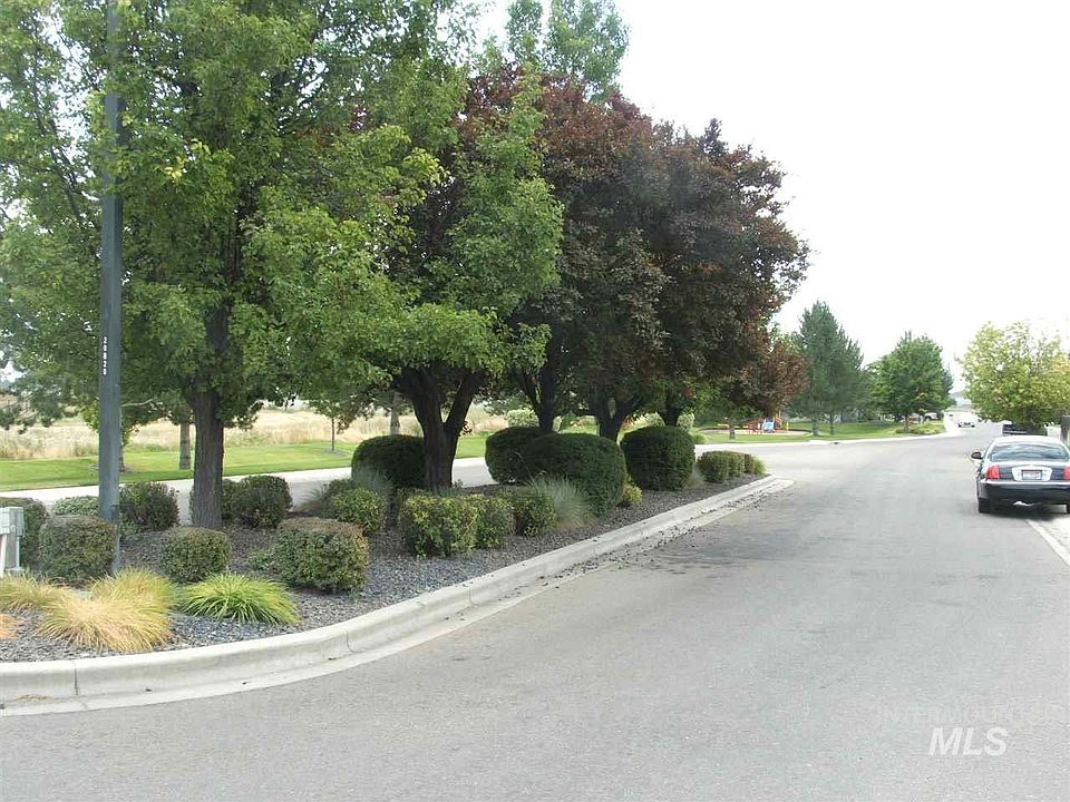 2nd image of 48 N Sagehen Way