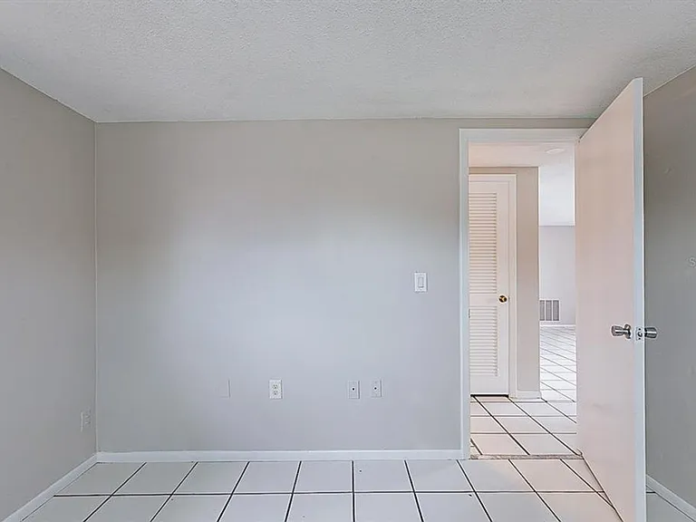 9110 Saint Clair Ln — Photo 9
