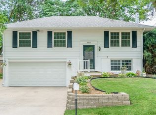 3525 Dunham Dr SW, Cedar Rapids, IA 52404