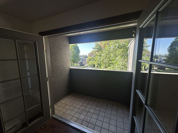 3rd image of 1723 W 8th Ave #4