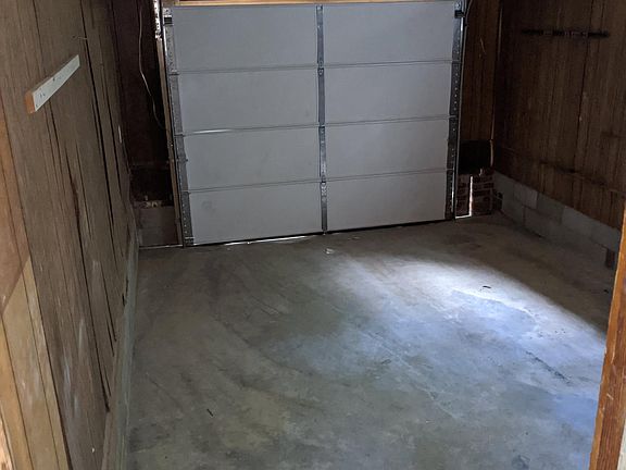 3rd image of 130 Brentwood Pl NE