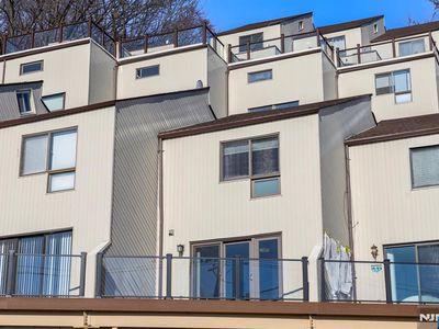 1110 River Rd APT 104, Edgewater, NJ, 07020
