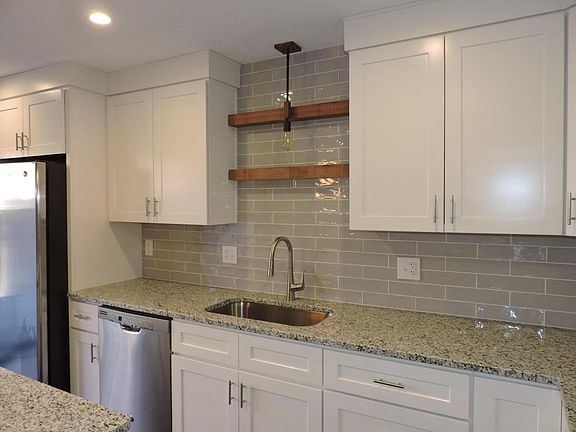 5th image of 206 Saint Pierre St