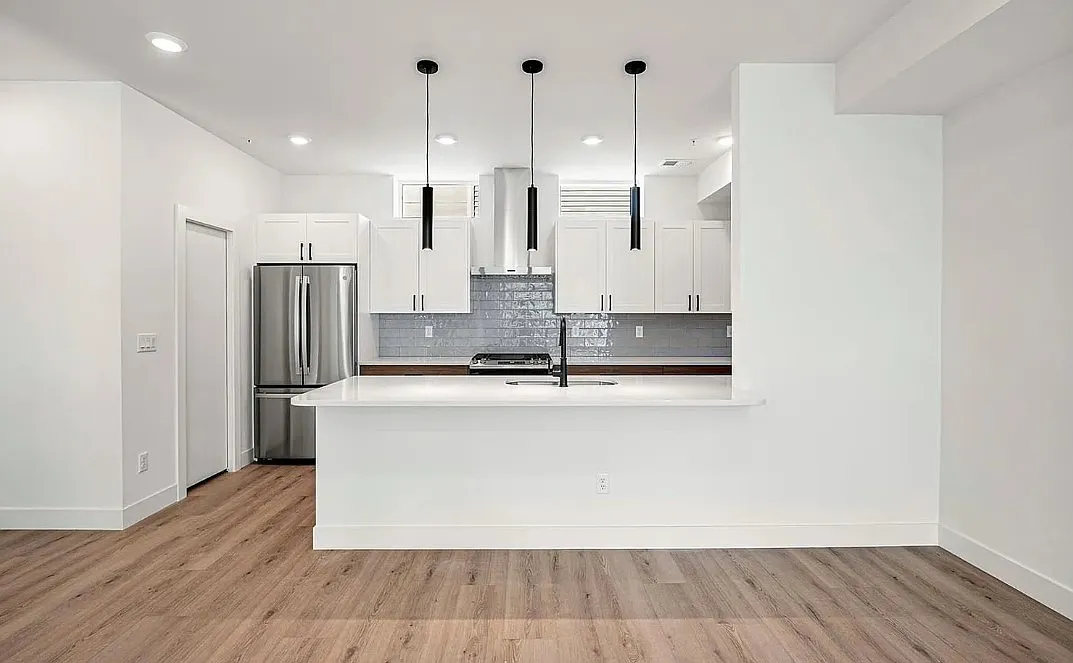 3 bed, 1710 sqft, $3,200 — Photo 2