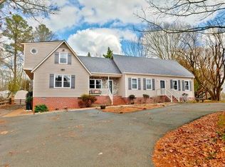 12641 Parker Ln, Chester, VA 23831