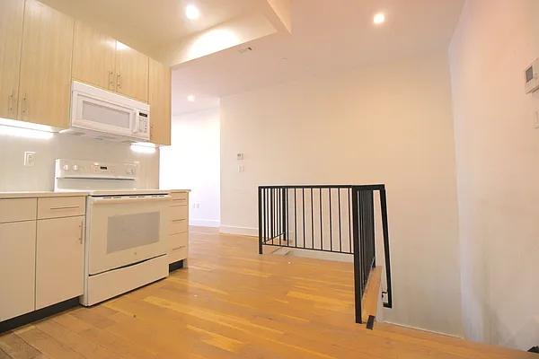 Rented by EXR | media 28