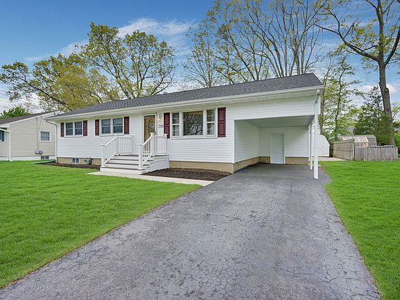 3rd image of 208 Arrowhead Park Dr