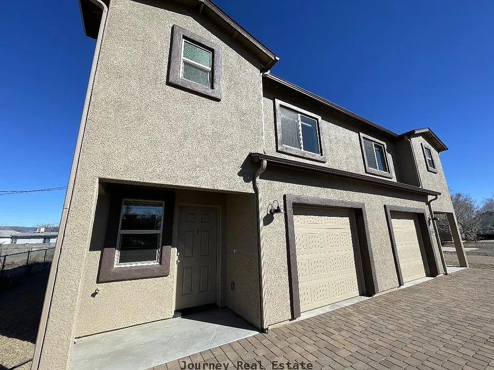 3241 N Constance Dr