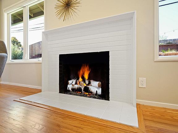 4th image of 898 Chesterton Ave