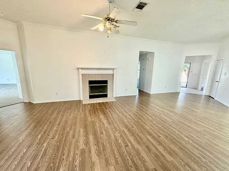 209 Rock Hill Dr — Photo 2