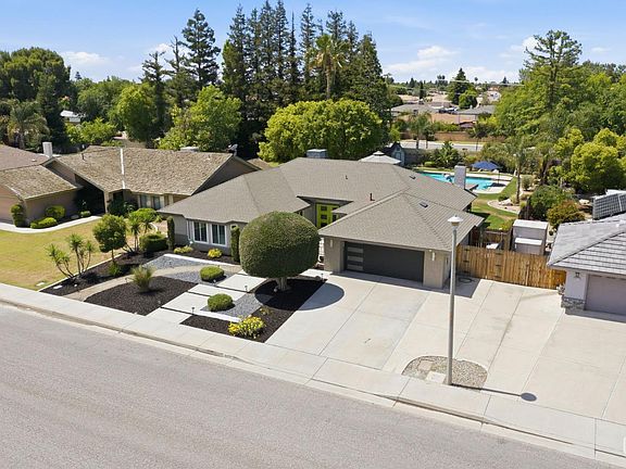 4th image of 8821 Sierra Oak Dr