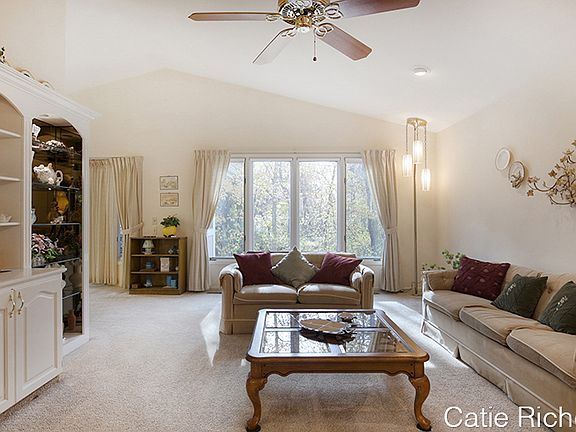 3rd image of 5062 N Quail Crest Dr SE