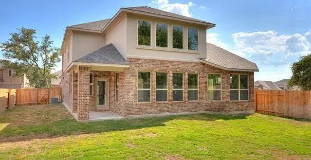 Huge backyard with lots of privacy, perfect for a bbq
