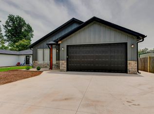 2946 W Olive St, Springfield, MO 65802
