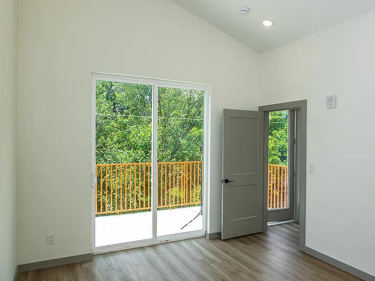 4001 Roseland Ave — Photo 40