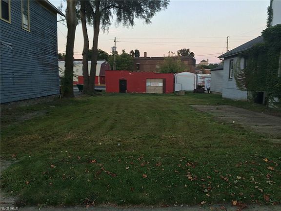2nd image of 150 S Lincoln Ave