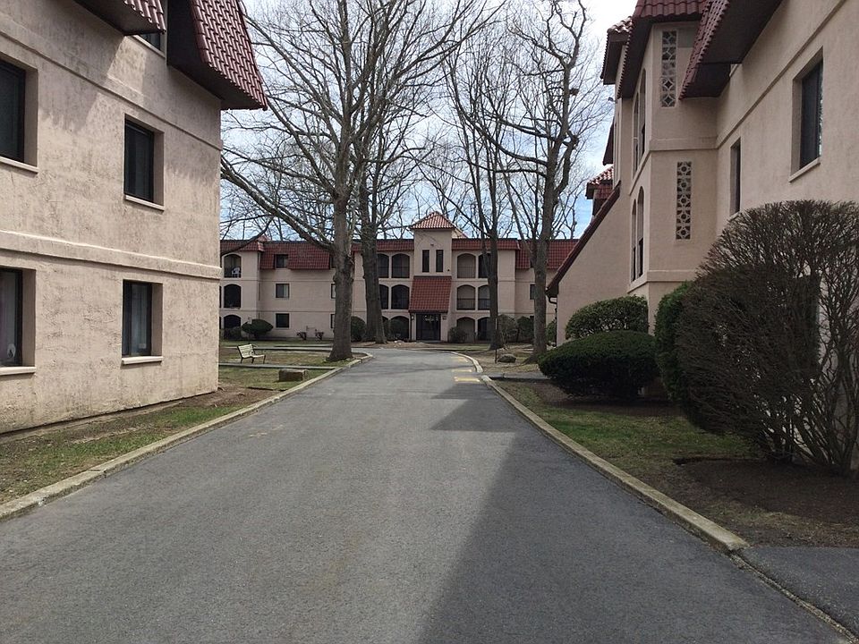 685 Oak St Brockton, MA, 02301 Apartments for Rent Zillow