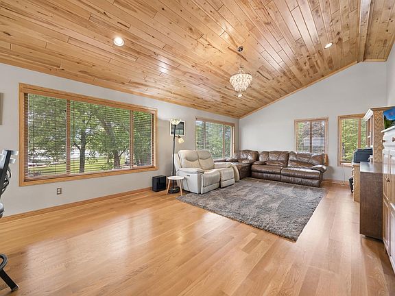4th image of 1465 Basswood Rd