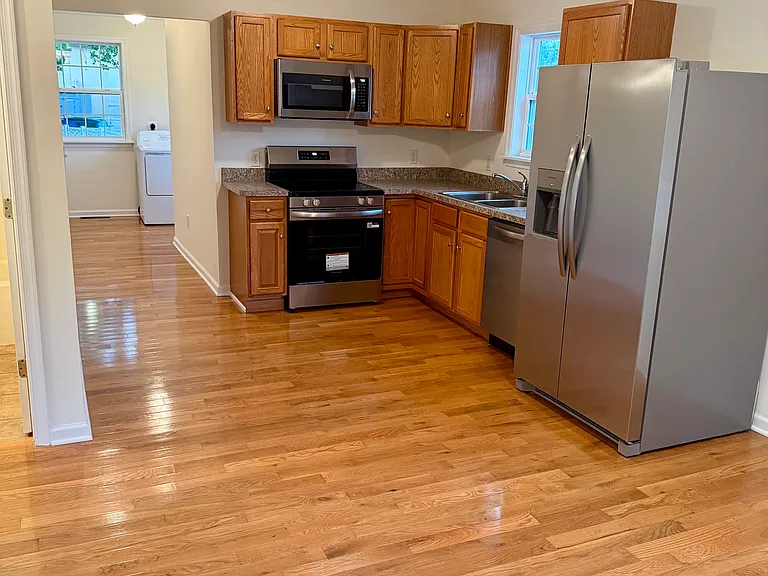 102 E Wallace Ave — Photo 3