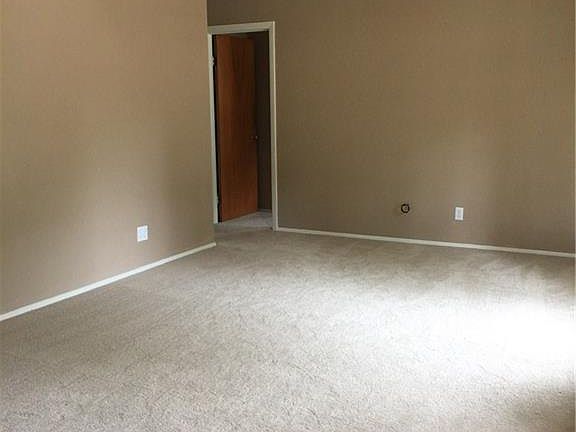 3rd image of 273 Kempton Dr