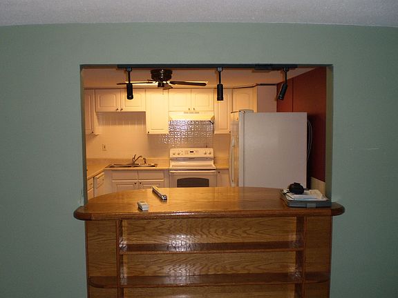 5th image of 618 W Williams St