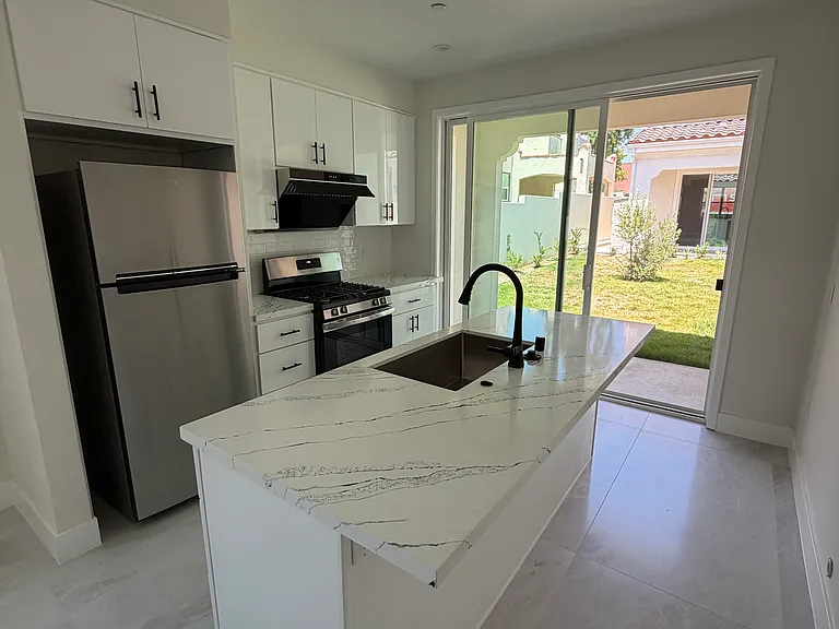 2708 Birch St #2710A — Photo 4
