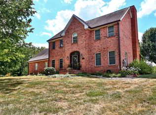 906 Ridgewood Dr, Maysville, KY 41056