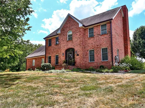 906 Ridgewood Dr, Maysville, KY 41056