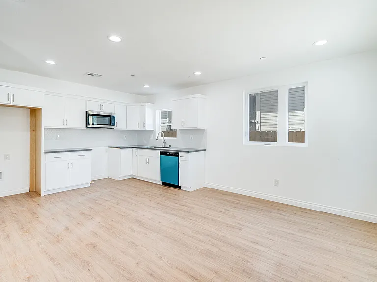 1170 E 45th St — Photo 5