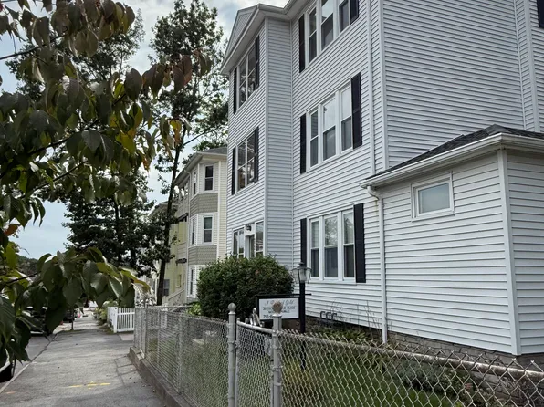 236 Pilgrim Ave, Worcester, MA 01604