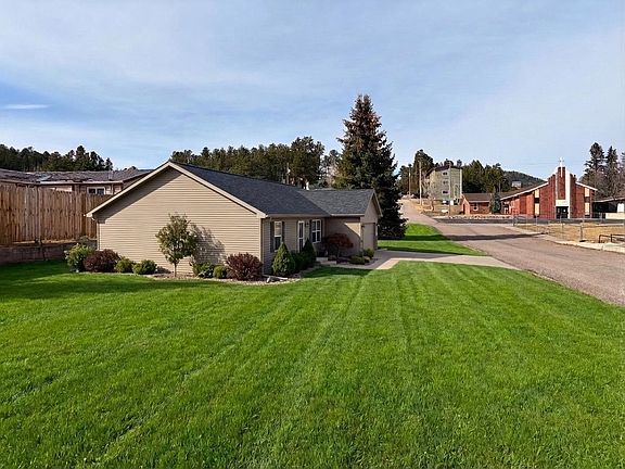 5th image of 418 Harney St