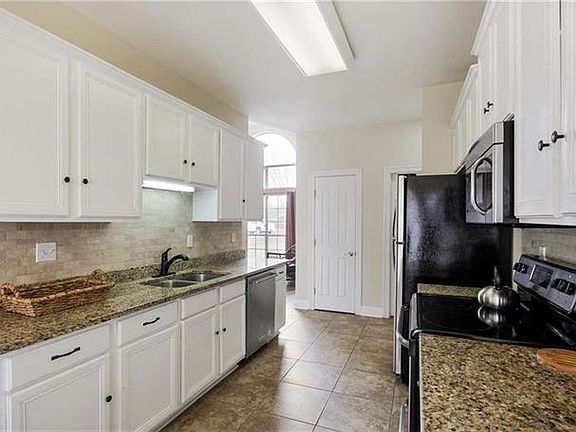 5th image of 443 Gainesway Dr