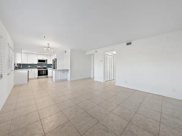 316 Southwind Ct APT 107, North Palm Beach, FL 33408