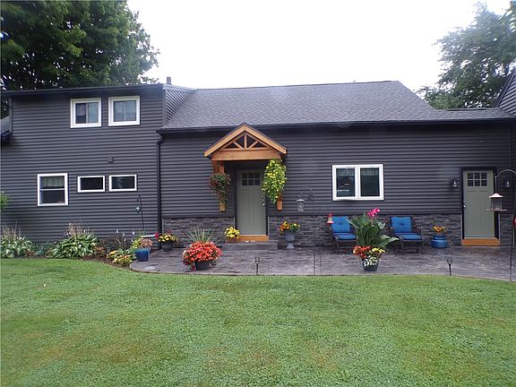 3rd image of 579 Morton Rd