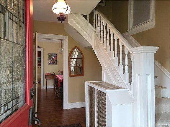 3rd image of 10 Elk St