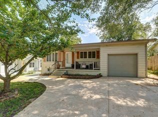 1124 W Meadowmere St, Springfield, MO 65807