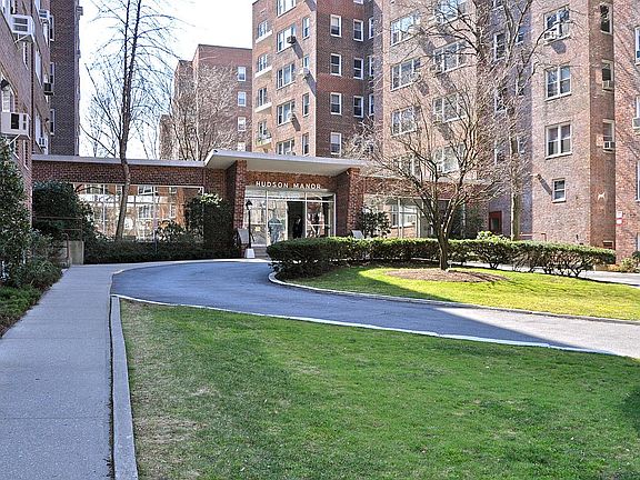 4th image of 3850 Hudson Manor Ter APT 1BW