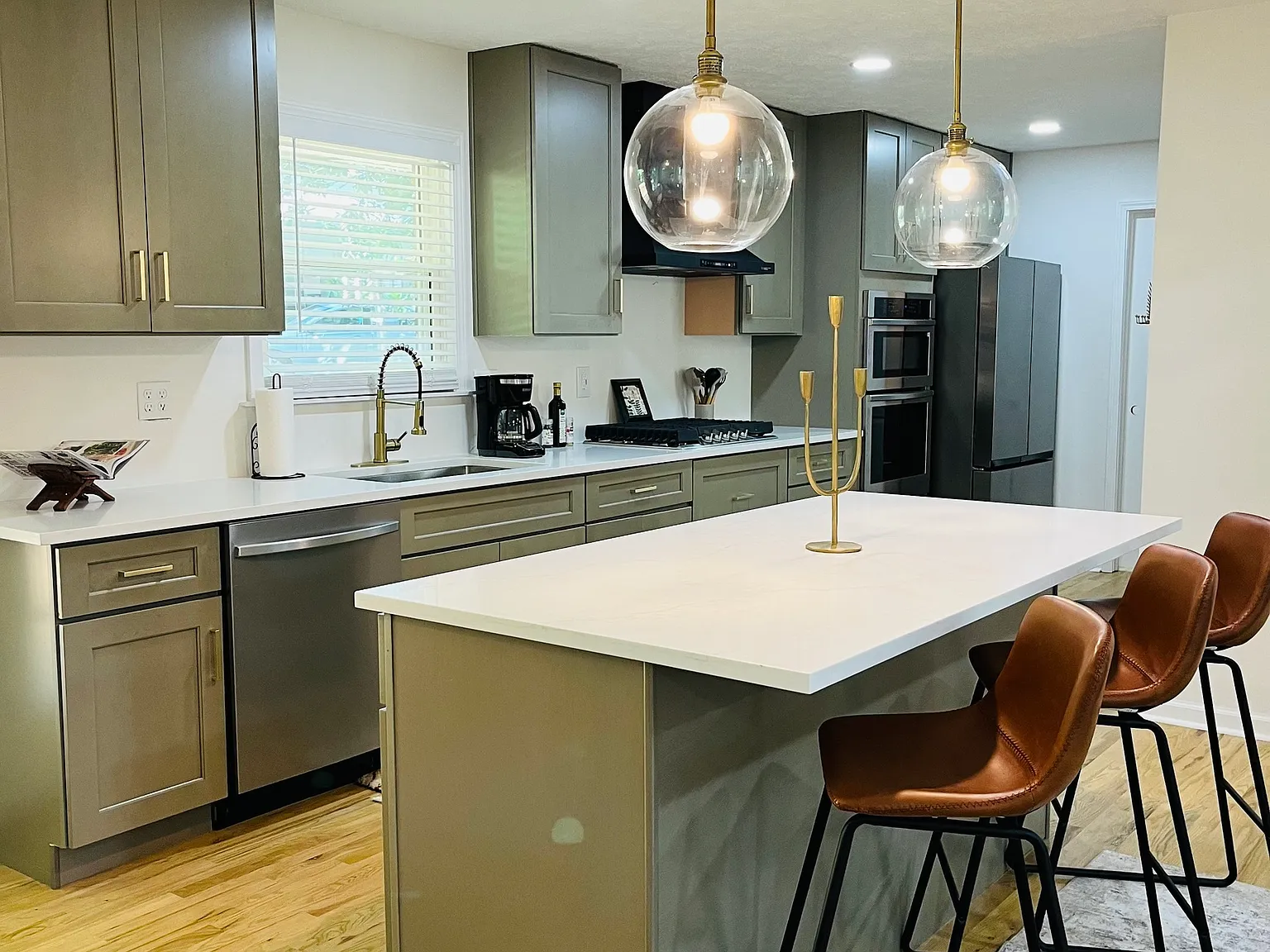 3 bed, 2.0 bath, 1477 sqft, $3,200 — Photo 4