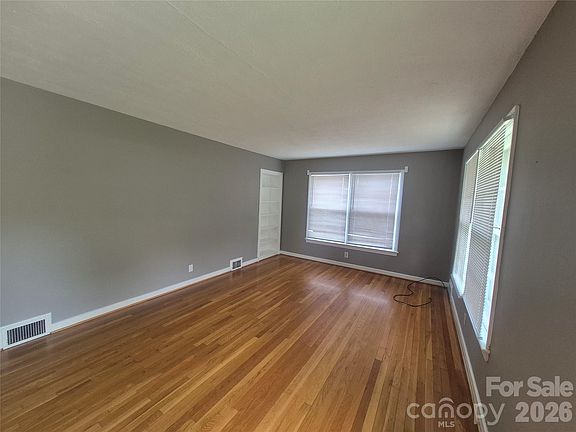 3rd image of 543 Allen St