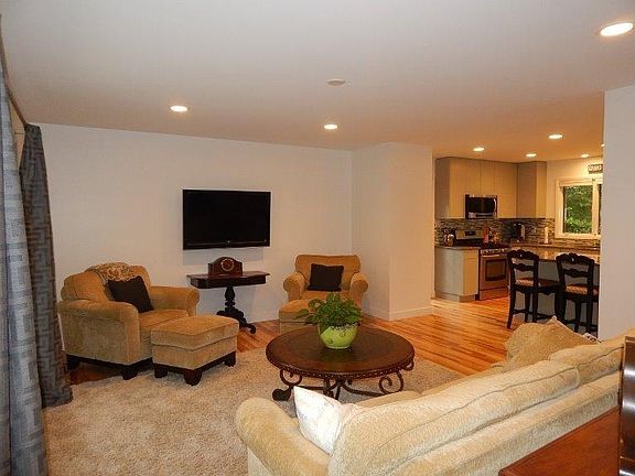 4th image of 673 Aspen Dr