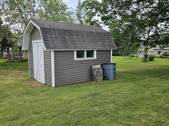 3rd image of 905 E Gold St