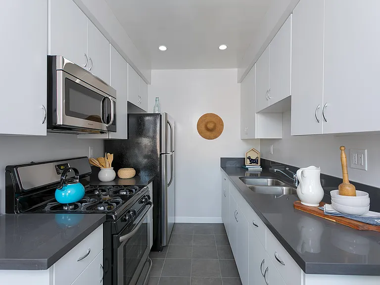 815 E Villa St — Photo 7