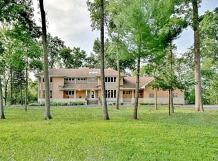 28W260 Oak Creek Ct, West Chicago, IL 60185