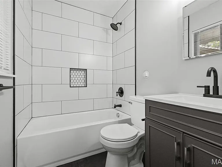 404 Spring Meadows Dr — Photo 32