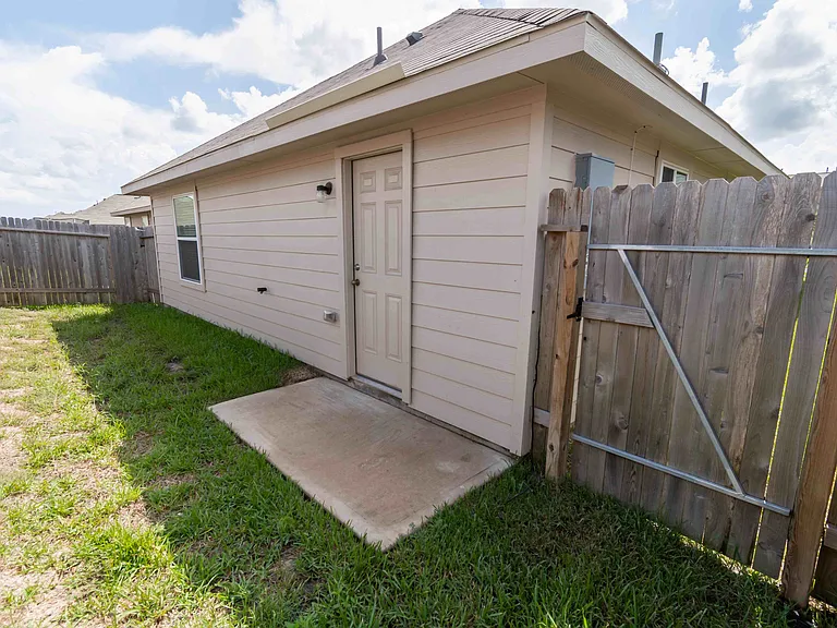 Latta Plantation Dr — Photo 16
