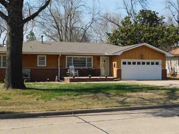 1604 N Woodland Rd, Ponca City, OK 74604