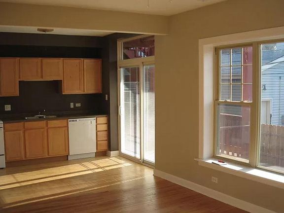 2nd image of 5208 N Sawyer Ave #G