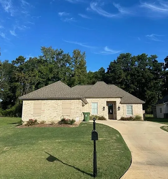 228 Oak Alley Dr — Photo 1